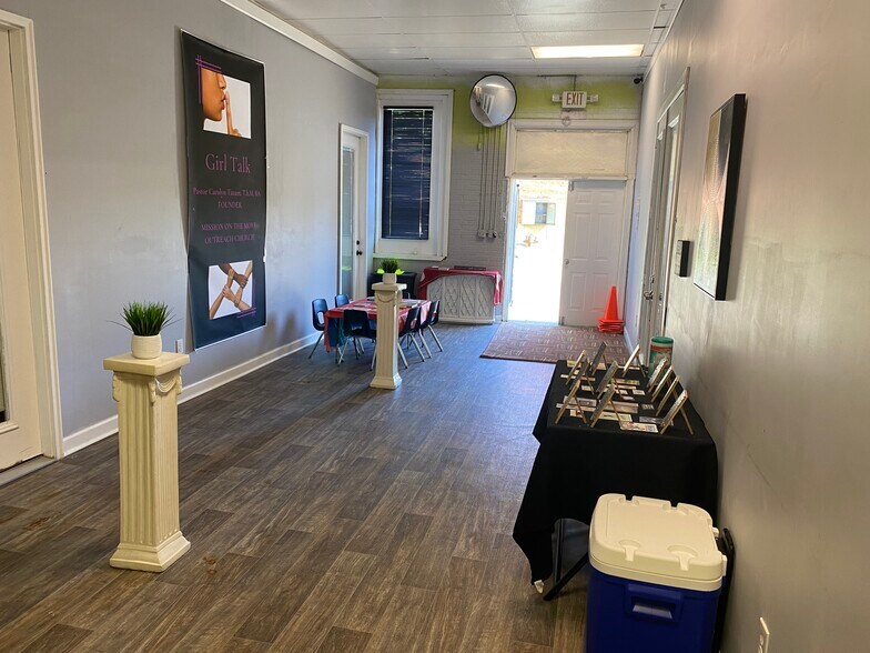 More Photos Of 844 Twenty-Fifth St, Winston-Salem Restaurant For Sale