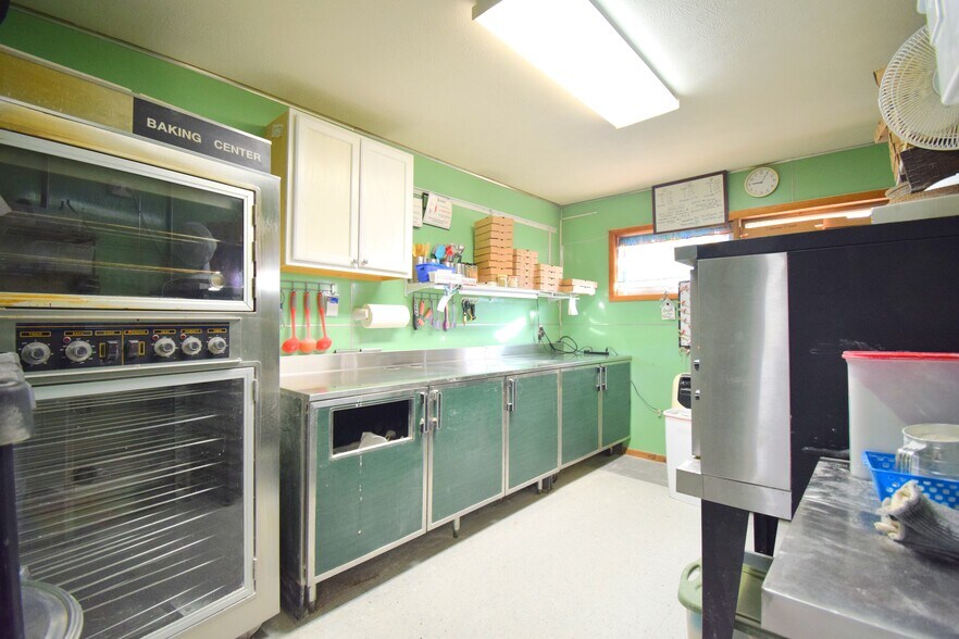 More Photos Of 502 W Franklin St, Sesser Office For Sale