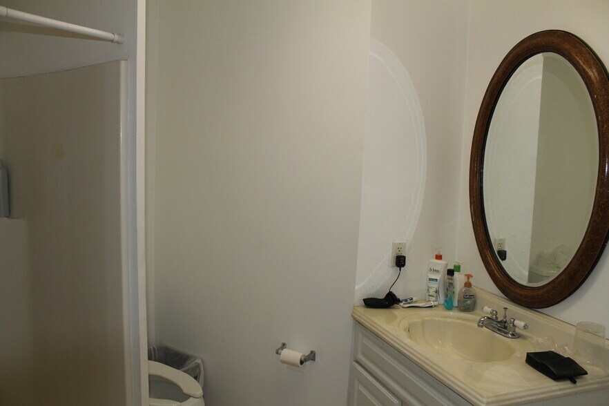 More Photos Of 661 N Pacific Ave, San Pedro Manufacturing For Sale