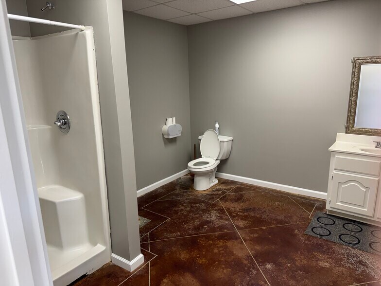 More Photos Of 665 Arkadelphia Rd, Jasper Light Distribution For Lease