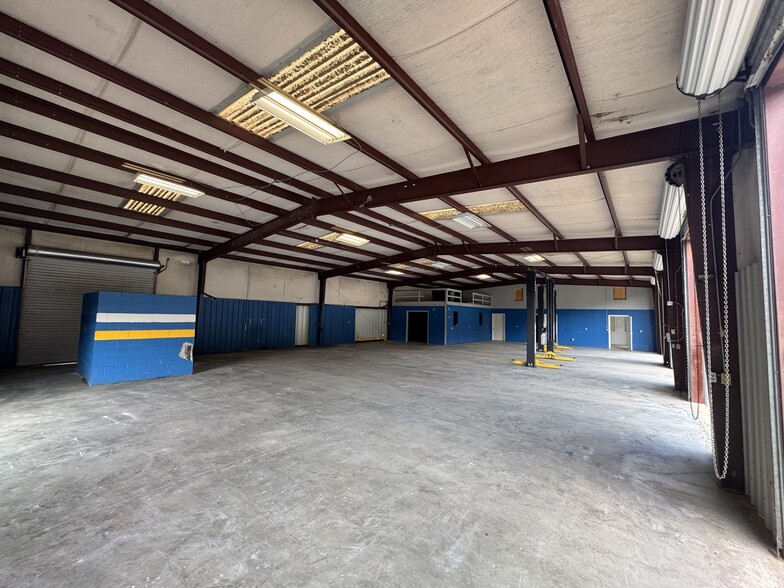More Photos Of 3413 Ocmulgee East Blvd, Macon Flex For Sale