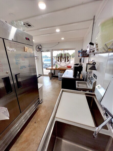 More Photos Of 2223 Falcon Rd, Altus Restaurant For Lease