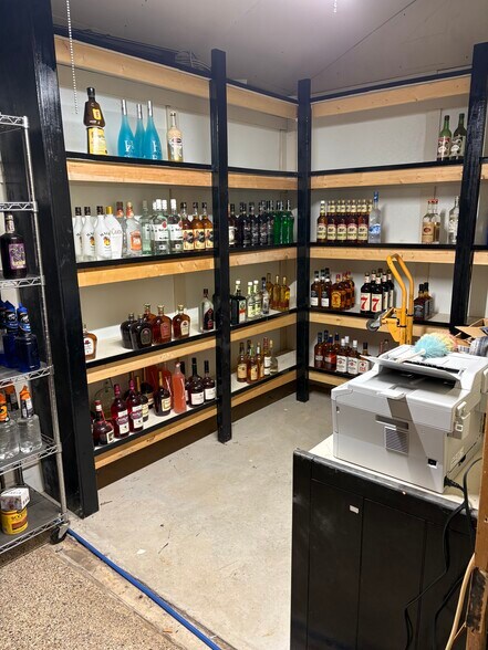 More Photos Of 1704 E Hwy 70, Kingston Bar For Sale