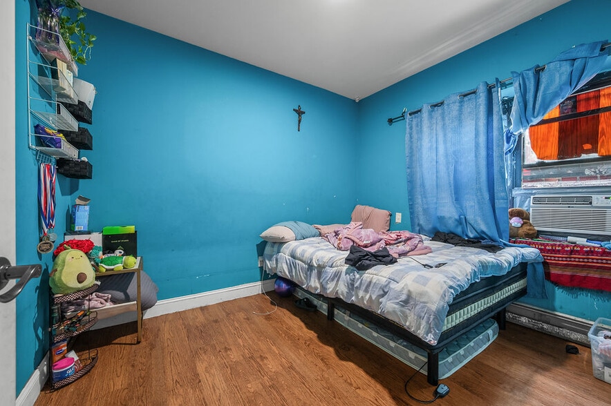 More Photos Of 2337 Bath Ave, Brooklyn Flex For Sale