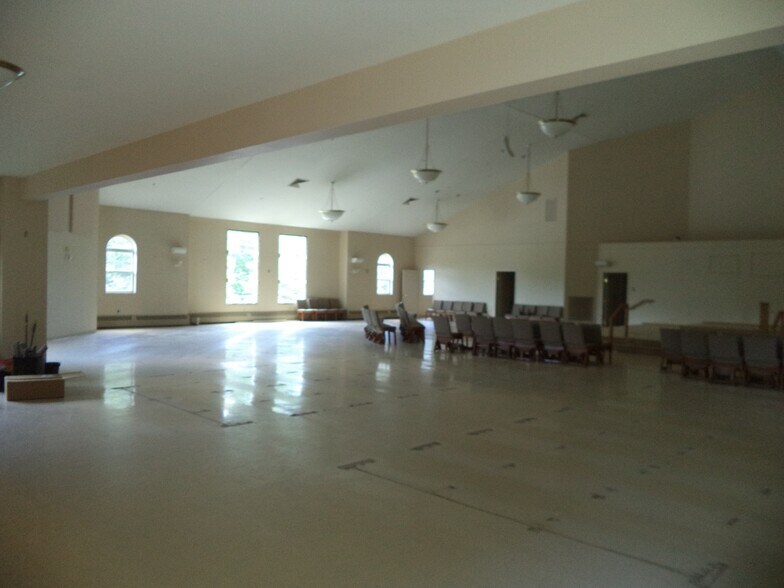 More Photos Of 187 Hampstead Rd, Derry Specialty For Sale