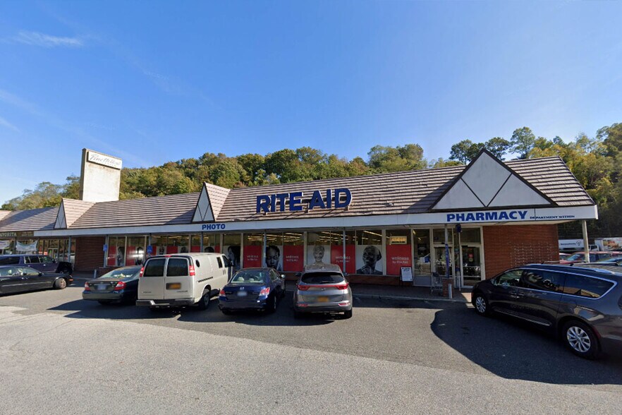 Primary Photo Of 247-295 Pine Hollow Rd, Oyster Bay Unknown For Lease