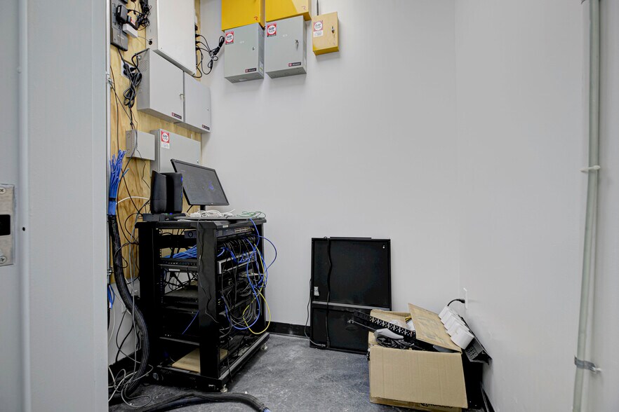 More Photos Of 18417 Bryant St, Northridge Service For Sale