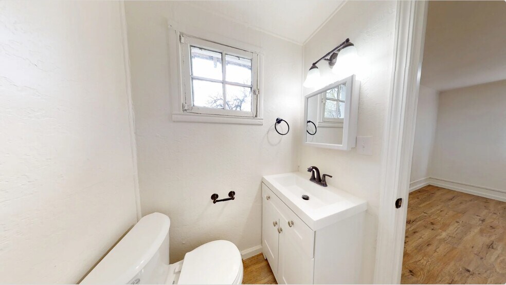 More Photos Of 2715 Twin View Blvd, Shasta Lake Multifamily For Sale