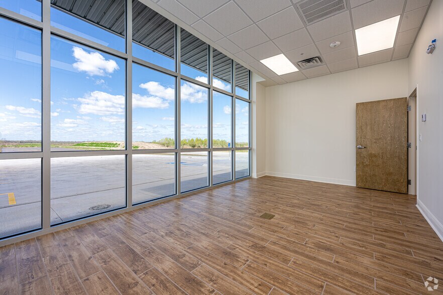 More Photos Of 2030 Rue Sucre, Suite 100, Luling Distribution For Lease