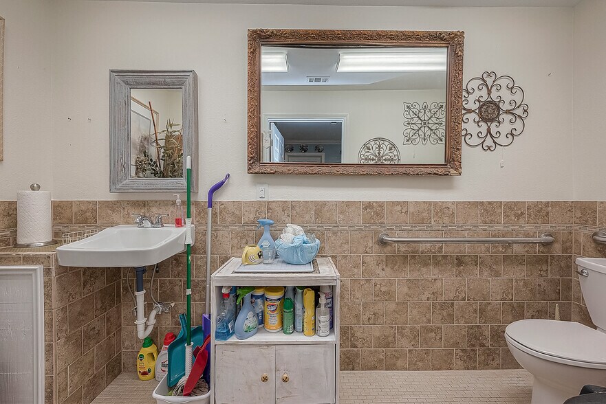 More Photos Of 210 N Houston, Wharton Freestanding For Sale