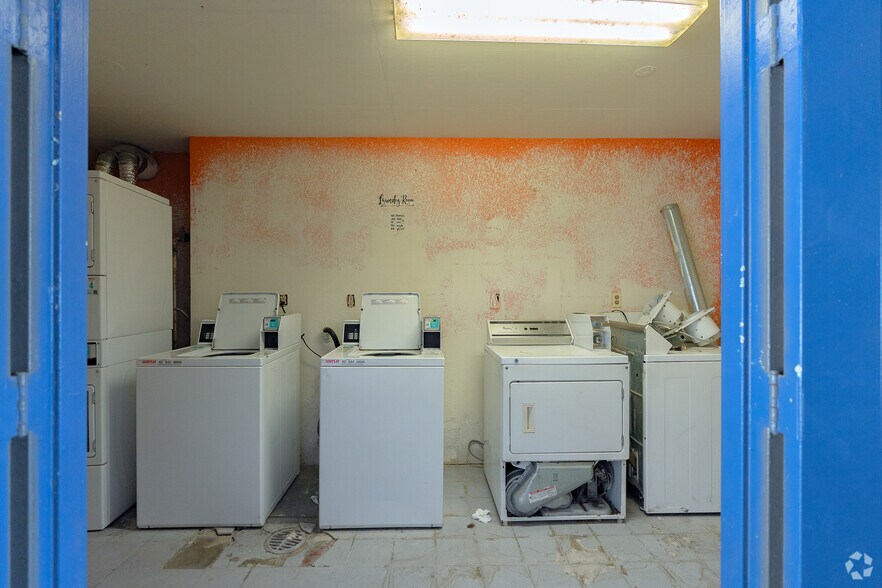 More Photos Of 2700 White Ln, Bakersfield Apartments For Sale