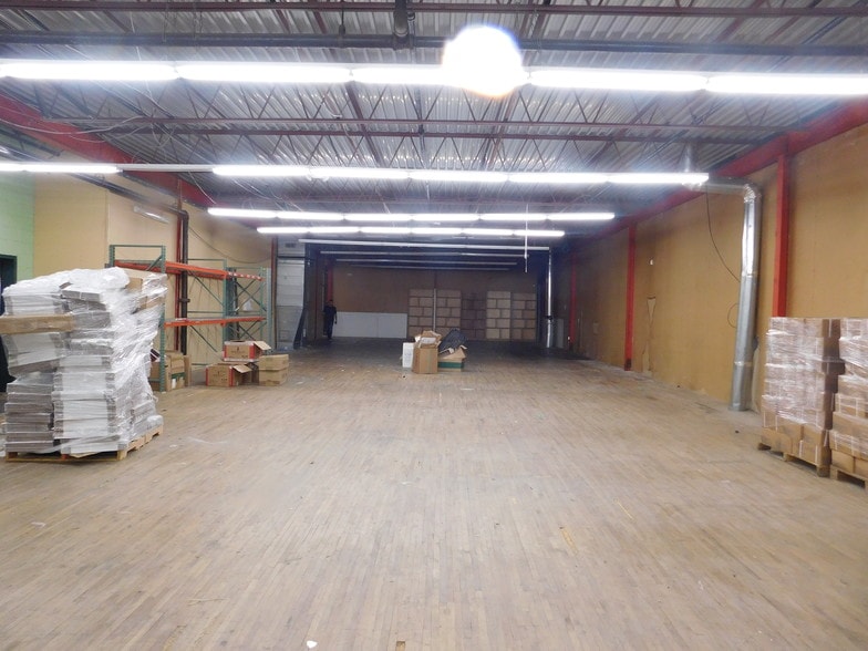 More Photos Of 131 Liberty Ave, Mineola Warehouse For Sale