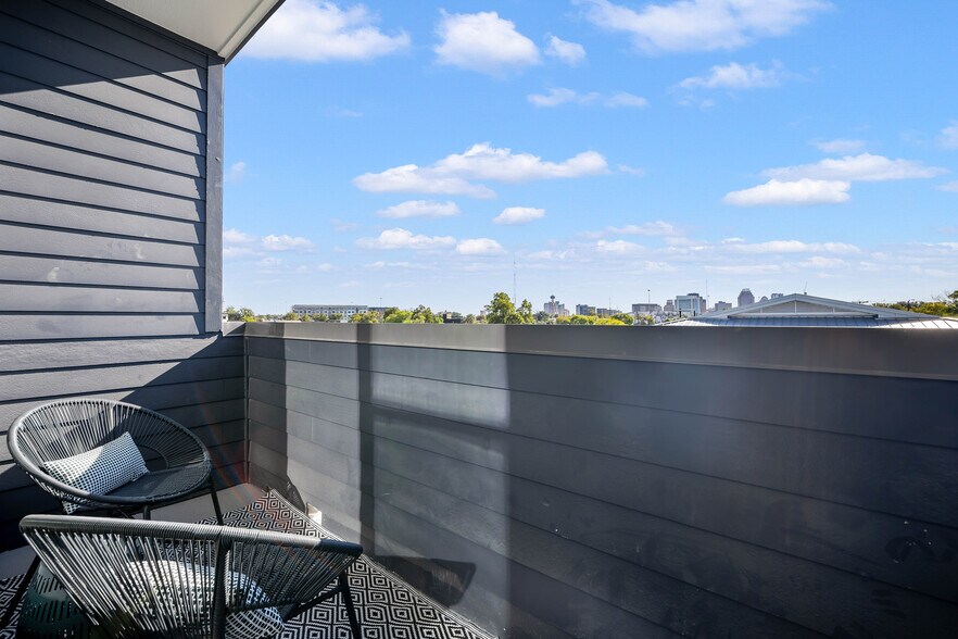 More Photos Of 719 E Locust St, San Antonio Apartments For Sale