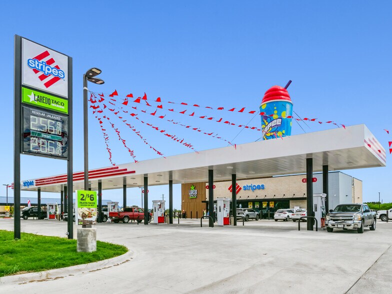 More Photos Of 1910 E Main St, Alice Convenience Store For Sale