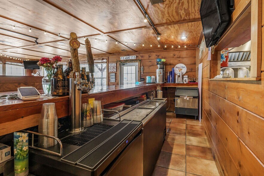 More Photos Of 1967 Rock Island Rd, Rock Island Marina For Sale