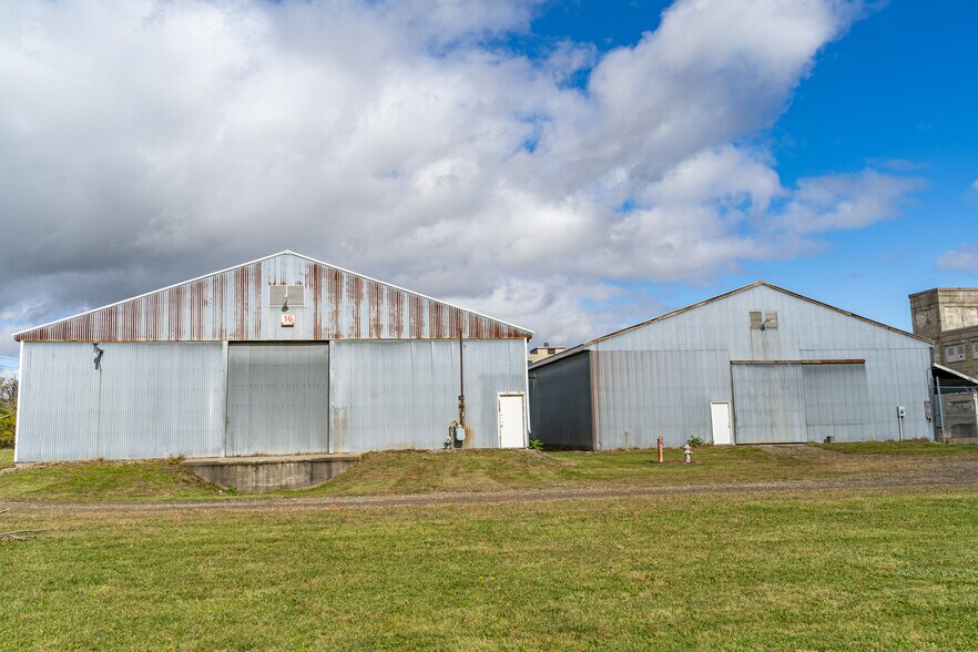 More Photos Of 1575 Lake St, Elmira Manufacturing For Lease