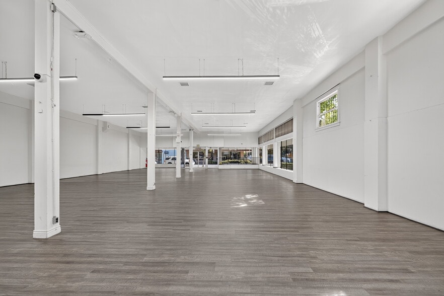 More Photos Of 1300-1340 Broadway Ave, Atwater Storefront For Lease