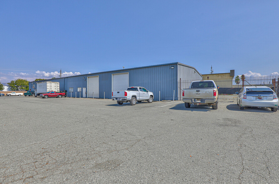 Primary Photo Of 80 Chamberlain St, Salinas Warehouse For Lease