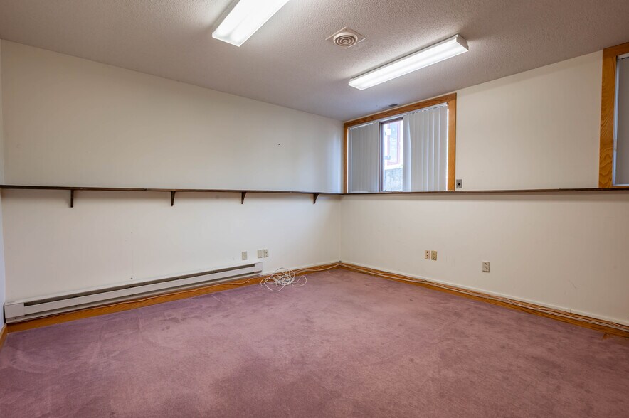 More Photos Of 74 Northeastern Blvd, Nashua Medical For Sale