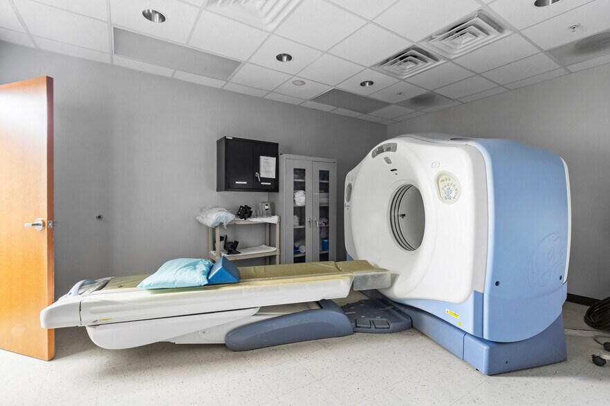 More Photos Of 24540 FM 1314 Rd, Porter Medical For Sale