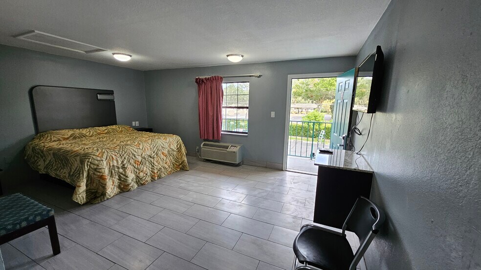 More Photos Of 670 E Vine St, Kissimmee Hotel For Sale