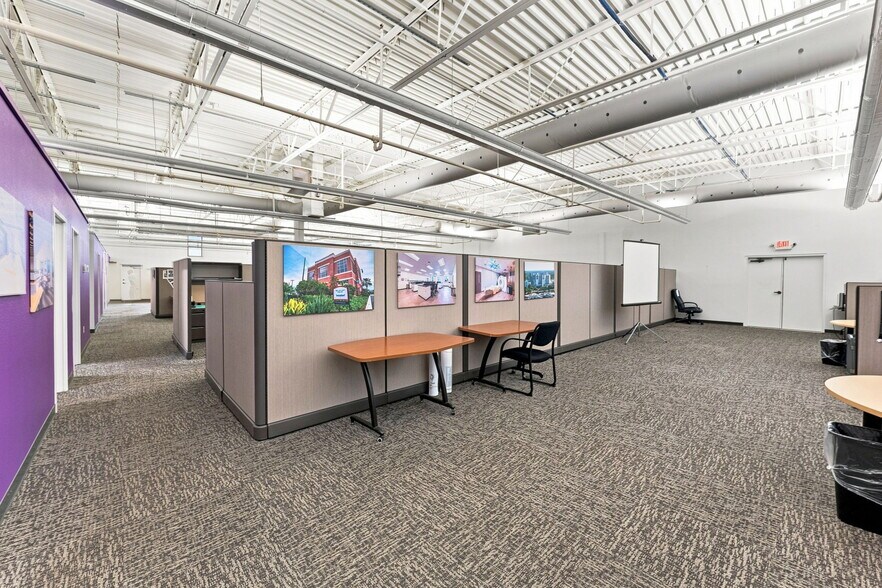 More Photos Of 1365 Hamlet Ave, Clearwater Flex For Lease