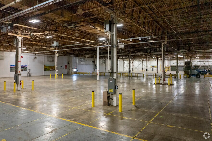 More Photos Of 103 Wynn Dr, Huntsville Warehouse For Lease