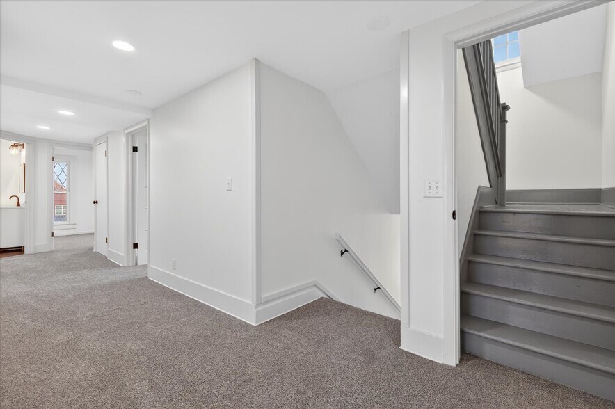 More Photos Of 822 S Johnstone Ave, Bartlesville Freestanding For Sale