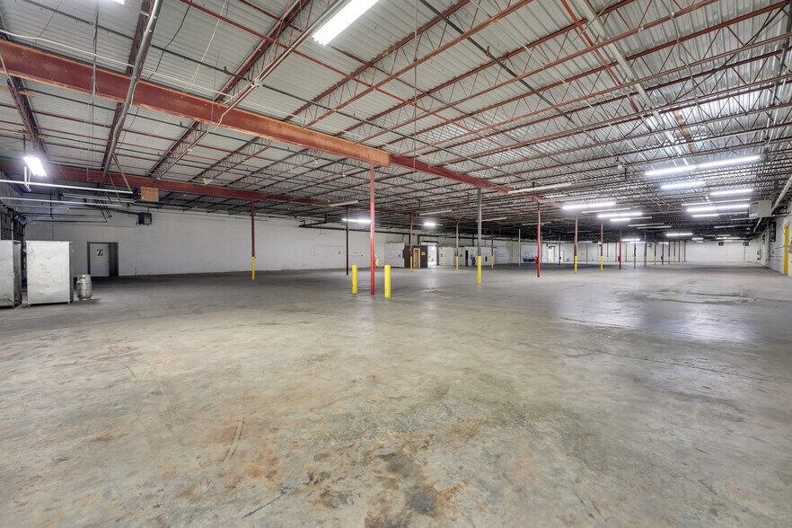 More Photos Of 1900 Buford Hwy, Duluth Warehouse For Lease