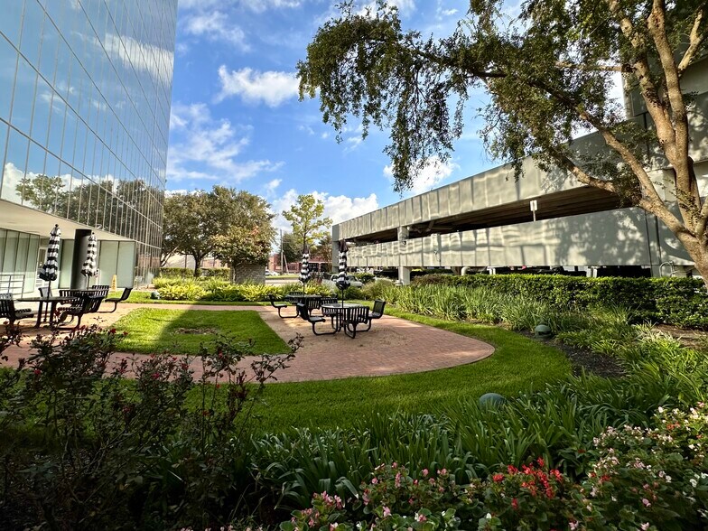 More Photos Of 13430 Northwest Fwy, Houston Office For Lease