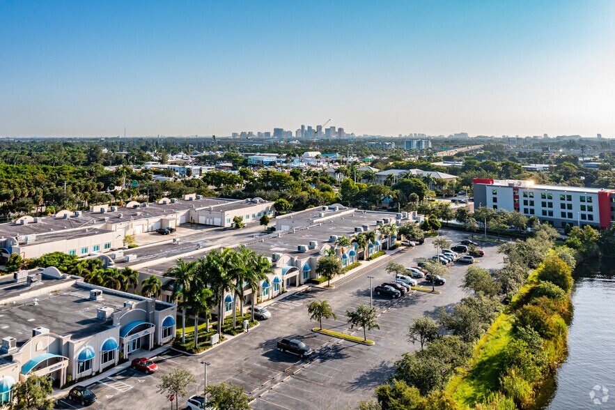 More Photos Of 2830 W State Road 84, Fort Lauderdale Flex For Sale