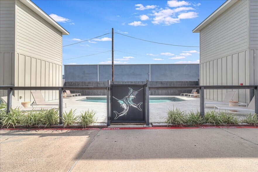 More Photos Of 121 Cut Off Rd, Port Aransas Office For Sale