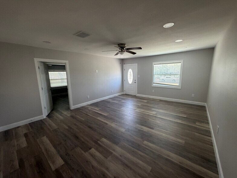 More Photos Of 2175 N McMullen Booth Rd, Clearwater Specialty For Lease