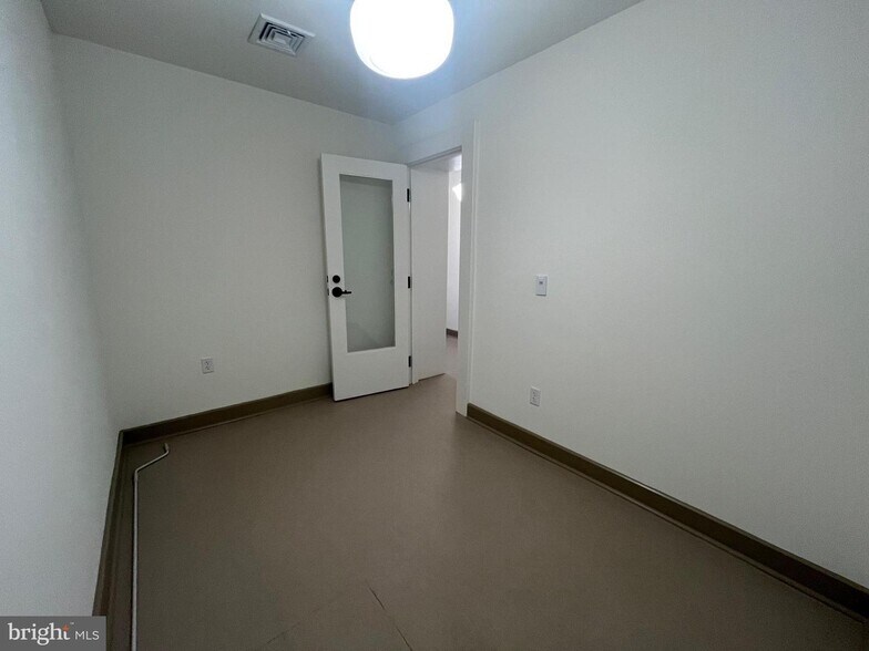 More Photos Of 110-112 W Burke St, Martinsburg Office For Lease
