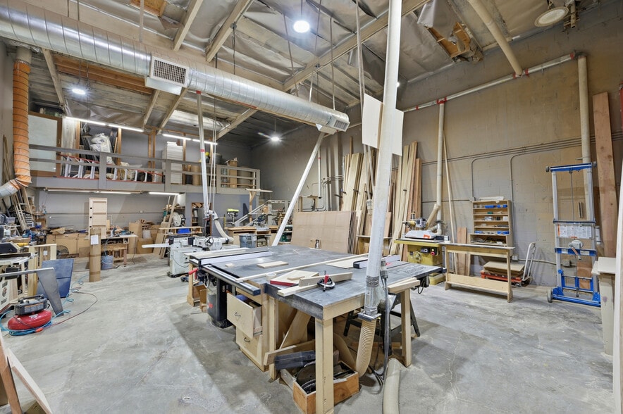 More Photos Of 8926 Norris Ave, Sun Valley Warehouse For Lease