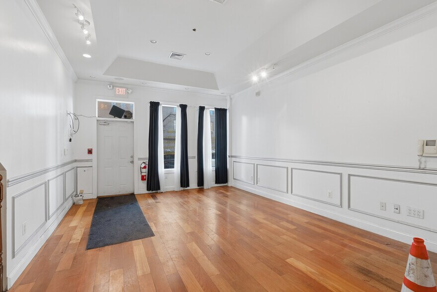 More Photos Of 329 W Girard Ave, Philadelphia Storefront Retail Residential For Lease
