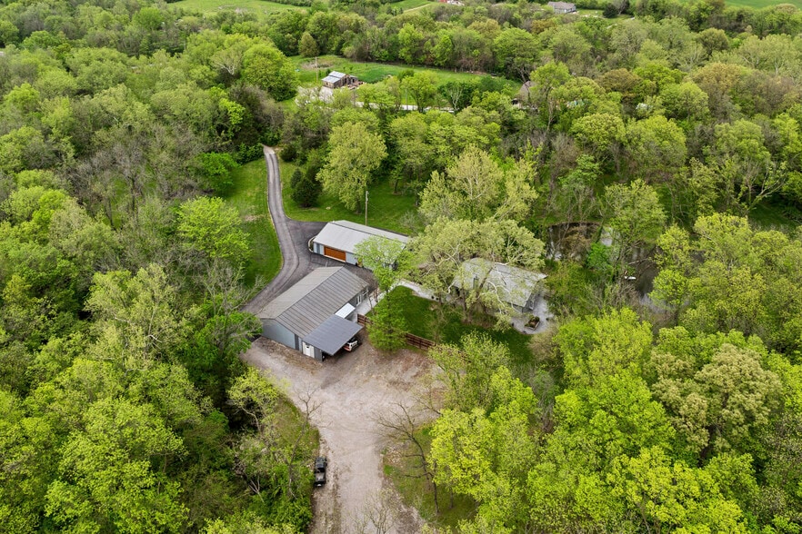 More Photos Of 11155 Hubbard Rd, Kansas City Flex For Sale