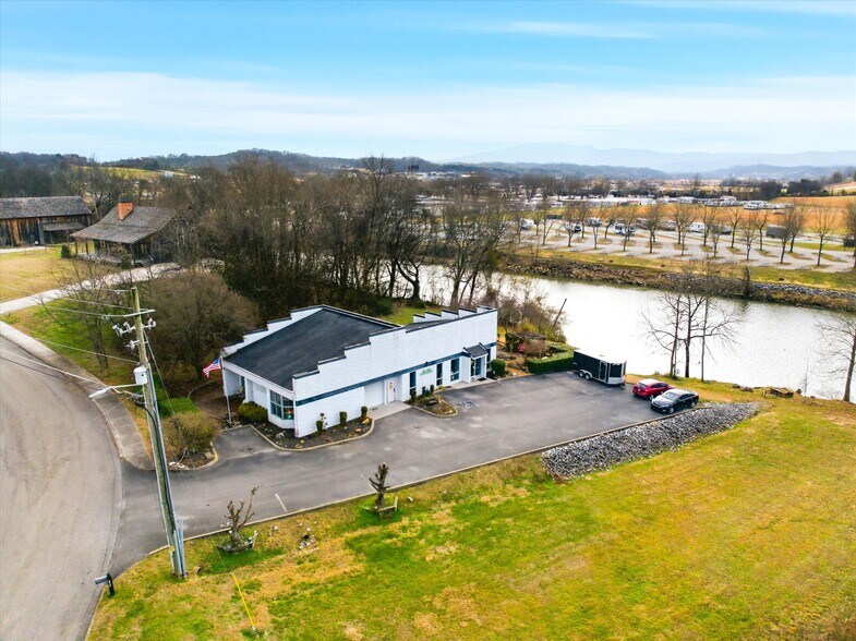More Photos Of 2376 Business Center Cir, Sevierville Freestanding For Sale