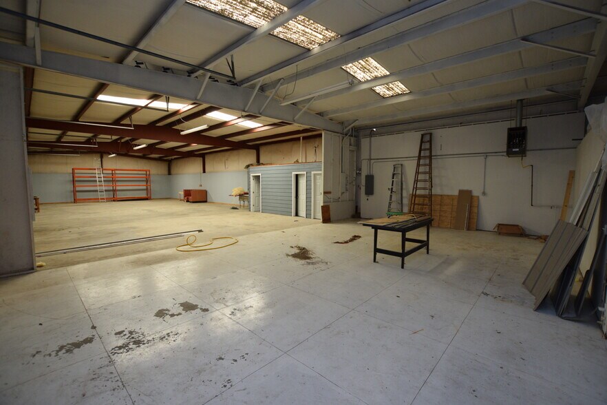 More Photos Of 2175 W Choctaw St, Tahlequah Light Distribution For Sale