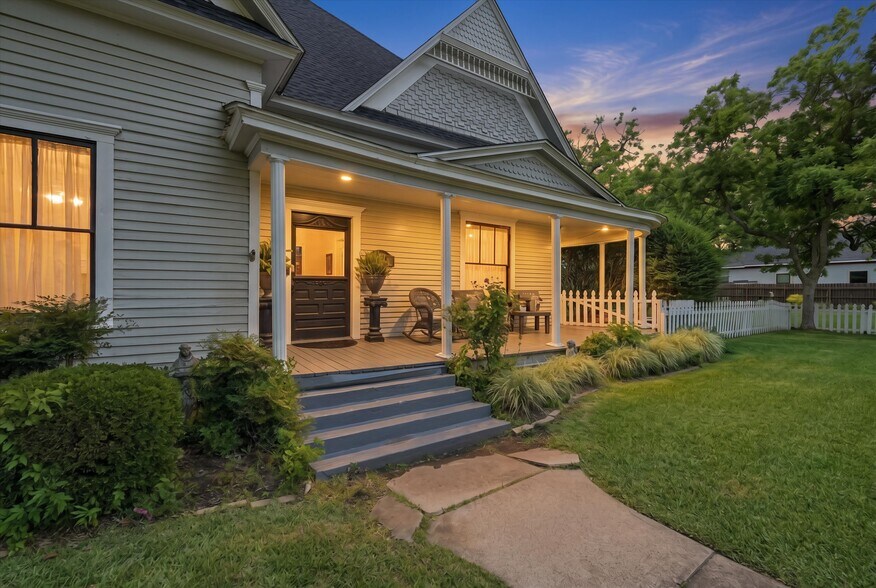 More Photos Of 202 E Main St, Celina Flex For Sale