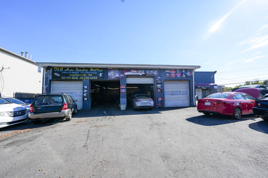 Primary Photo Of 118 Silver Lake Ave, Providence Auto Repair For Sale