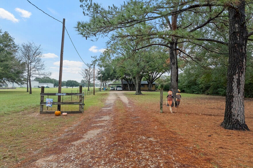 More Photos Of 18642 Mueschke Rd, Cypress Land For Sale