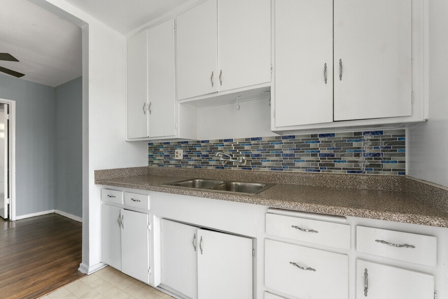 More Photos Of 2131 N Cahuenga Blvd, Los Angeles Apartments For Sale