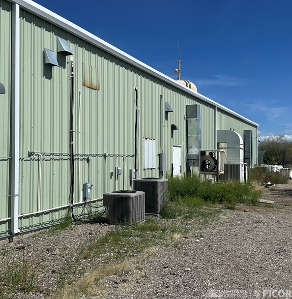 More Photos Of 7940 S Kolb Rd, Tucson Manufacturing For Lease