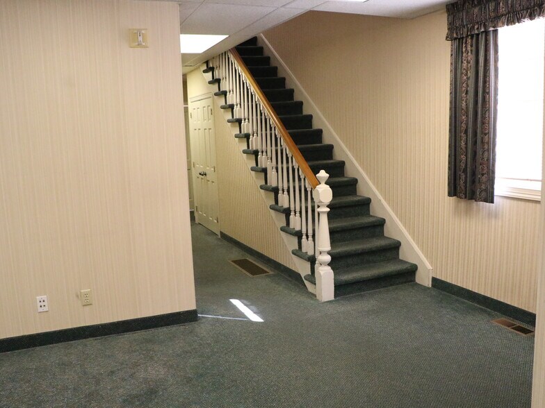 More Photos Of 3337 SE Hawthorne Blvd, Portland Office For Lease