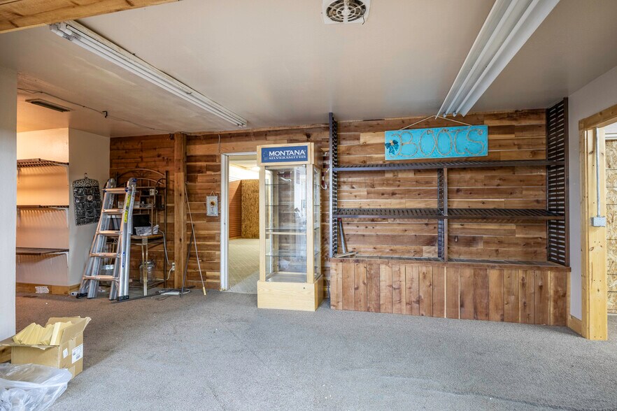 More Photos Of 655 W Cottonwood Ln, Casa Grande Showroom For Sale