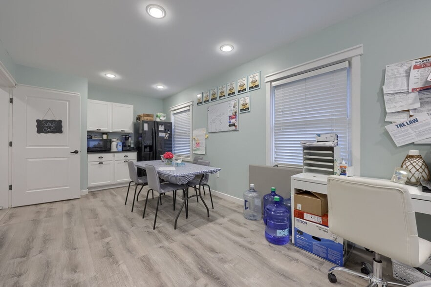 More Photos Of 825 Eden Rd, Lancaster Medical For Sale
