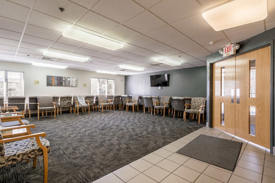 More Photos Of 4331 Churchman Ave, Louisville Medical For Sale