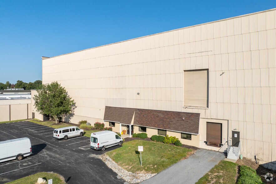 More Photos Of 2000-2009 Elmwood Ave, Sharon Hill Warehouse For Sale