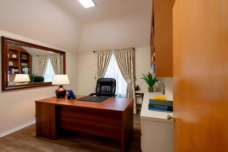 More Photos Of 1005 N Elm St, Denton Office For Lease